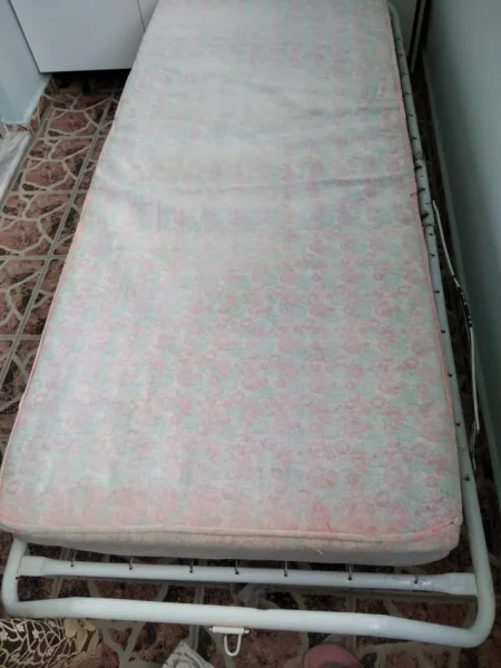 Vlore, shes krevatin portativ dhe dyshekun sebashku per vetem 2.000 lek te reja ose 20 €