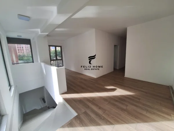 Tirane, jepet me qera zyre Kati 1, 170 m² 2.200 € (RRUGA E KAVAJES)