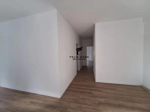 Tirane, jepet me qera zyre Kati 1, 170 m² 2.200 € (RRUGA E KAVAJES)
