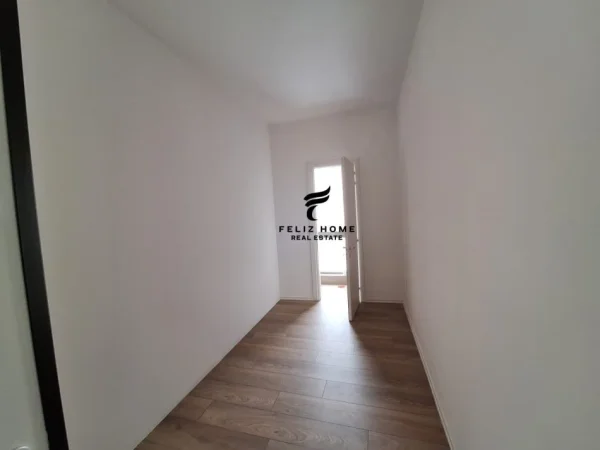 Tirane, jepet me qera zyre Kati 1, 170 m² 2.200 € (RRUGA E KAVAJES)