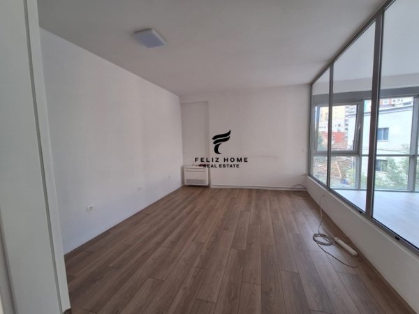 Tirane, jepet me qera zyre Kati 1, 170 m² 2.200 € (RRUGA E KAVAJES)