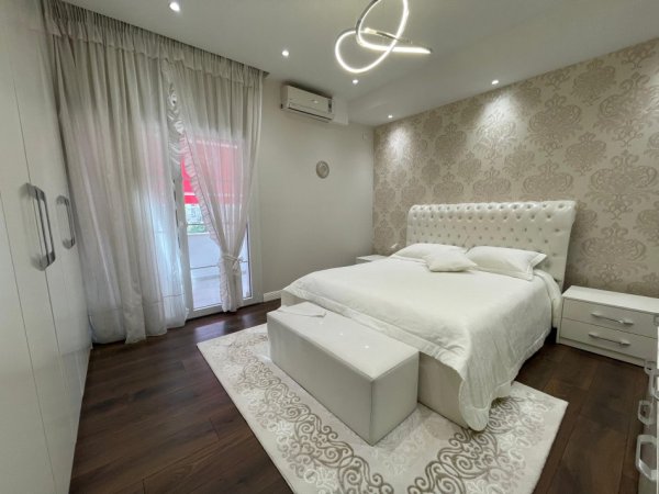Tirane, jepet me qera apartament 2+1+Ballkon Kati 2, 85 m² 1.000 € (Rruga e Durresit)