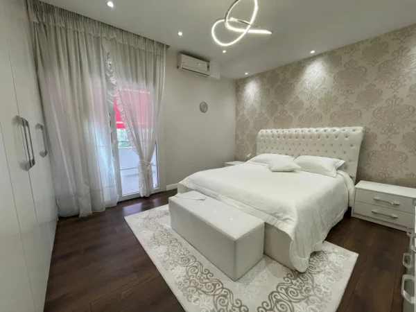 Tirane, jepet me qera apartament 2+1+Ballkon Kati 2, 85 m² 1.000 € (Rruga e Durresit)