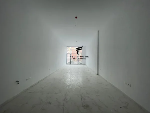 Tirane, jepet me qera zyre Kati 1, 91 m² 1.400 € (RRUGA E KAVAJES)