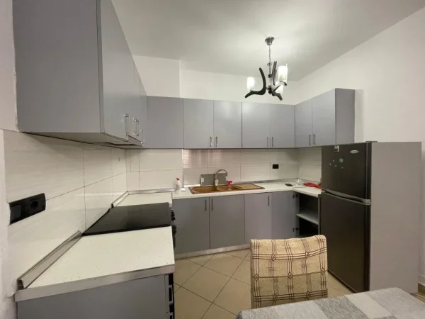 Shqiperi, jepet me qera apartament 2+1 , 125 m² 450 € (astir)