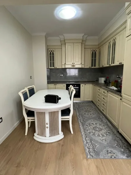 Tirane, jepet me qera apartament 2+1+Aneks+Ballkon Kati 2, 100 m² 500 € (astir)