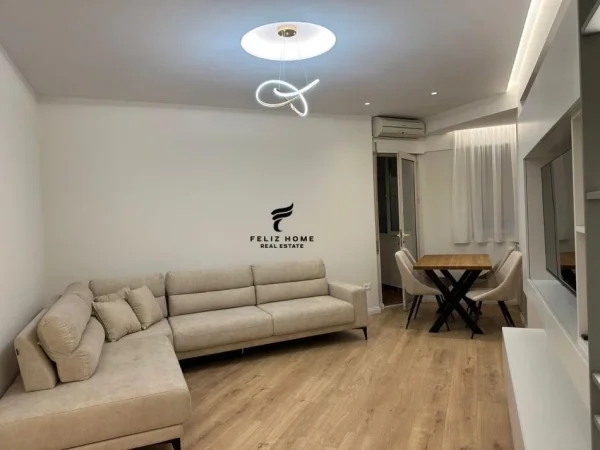 Tirane, jepet me qera apartament 1+1 Kati 4, 78 m² 700 € (KOMUNA E PARISIT)