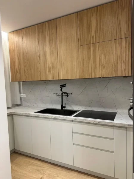 Tirane, jepet me qera apartament 1+1 Kati 4, 78 m² 700 € (KOMUNA E PARISIT)