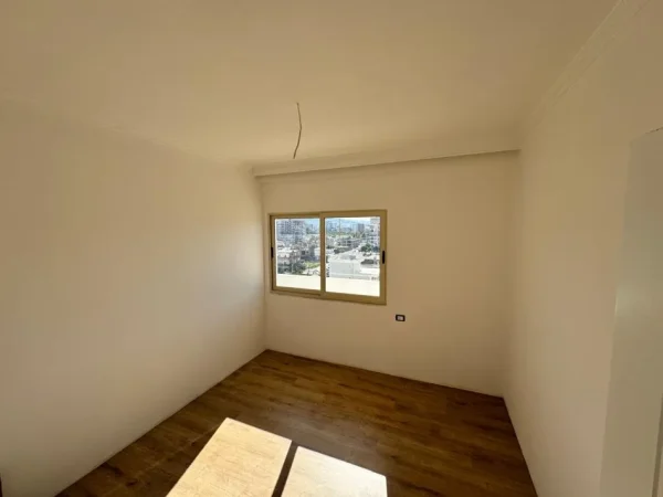 Tirane, shitet apartament 2+1+Ballkon , 101 m² 135.000 € (Vila L)