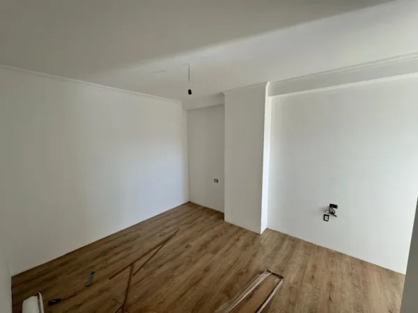 Tirane, shitet apartament 2+1+Ballkon , 101 m² 135.000 € (Vila L)
