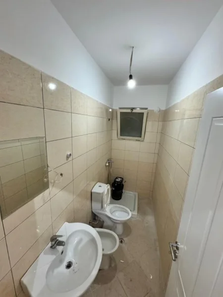 Tirane, shitet apartament 2+1+Ballkon , 101 m² 135.000 € (Vila L)