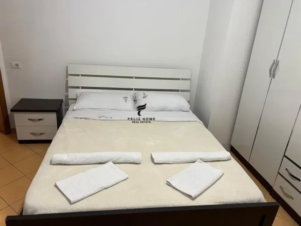 Tirane, jepet me qera apartament 2+1 Kati 2, 130 m² 950 € (ZOGU I ZI)