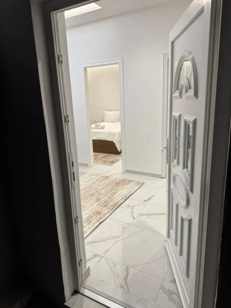 Tirane, jepet me qera apartament 1+1 Kati 1, 65 m² 450 € (Rruga 5 Maji)
