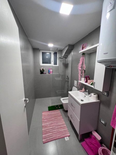 Tirane, jepet me qera garsonier Kati 1, 40 m² 400 € (Rruga e Durresit)