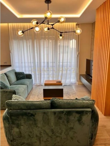 Tirane, jepet me qera apartament 2+1 Kati 3, 86 m² 1.500 € (Sheshi Wilson)