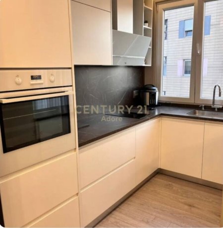 Tirane, jepet me qera apartament 2+1 Kati 3, 86 m² 1.500 € (Sheshi Wilson)