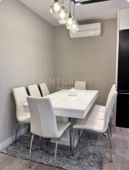 Tirane, jepet me qera apartament 2+1 Kati 3, 86 m² 1.500 € (Sheshi Wilson)