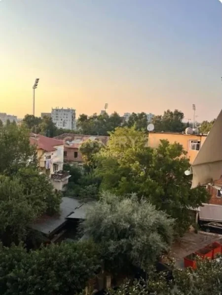 Tirane, jepet me qera apartament 2+1 Kati 3, 86 m² 1.500 € (Sheshi Wilson)