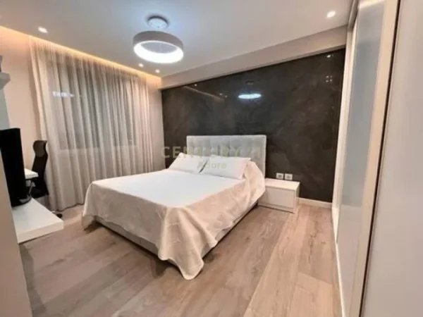Tirane, jepet me qera apartament 2+1 Kati 3, 86 m² 1.500 € (Sheshi Wilson)