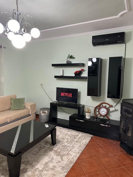 Tirane, jepet me qera apartament 2+1 Kati 1, 140 m² 400 € (Rruga Dashamir Fagu)