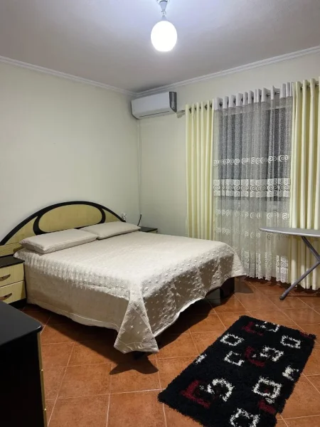 Tirane, jepet me qera apartament 2+1 Kati 1, 140 m² 400 € (Rruga Dashamir Fagu)