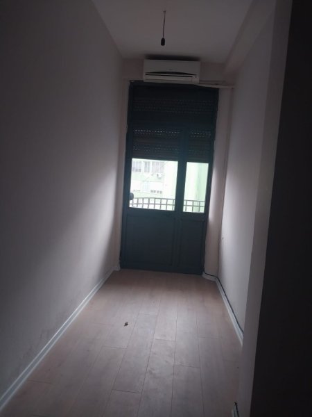 Tirane, jepet me qera apartament 2+1+Ballkon Kati 3, 86 m² 500 € (Myslym Shyri)