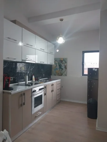 Tirane, jepet me qera apartament 2+1+Ballkon Kati 3, 86 m² 500 € (Myslym Shyri)