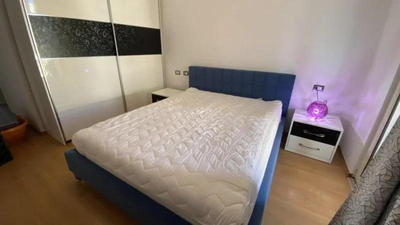 Tirane, jepet me qera apartament 2+1+Ballkon Kati 7, 104 m² 500 € (YZBERISHT)