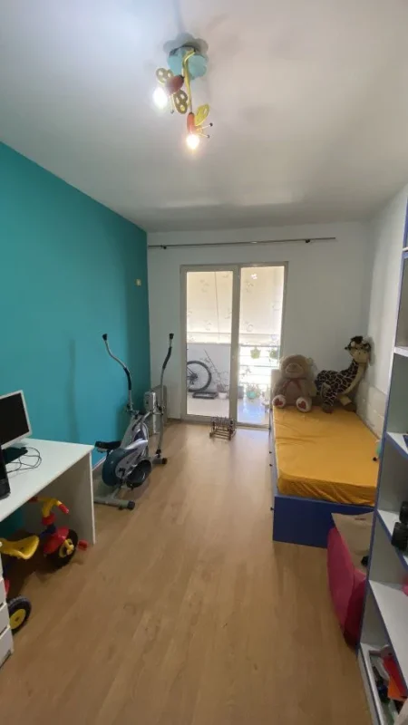 Tirane, jepet me qera apartament 2+1+Ballkon Kati 7, 104 m² 500 € (YZBERISHT)