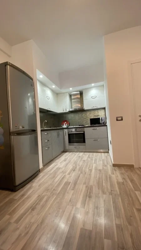 Tirane, jepet me qera apartament 2+1 Kati 7, 104 m² 500 € (Rruga 3 Deshmoret)