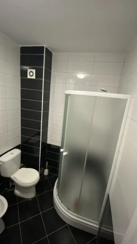 Tirane, jepet me qera apartament 2+1 Kati 7, 104 m² 500 € (Rruga 3 Deshmoret)