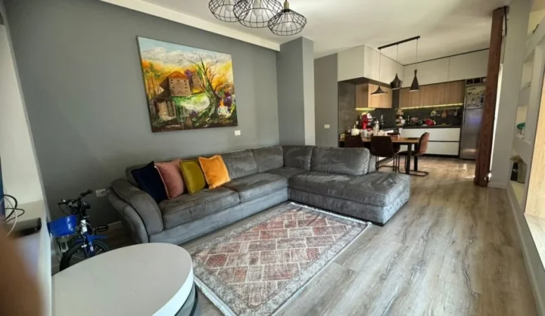 Tirane, shitet apartament 2+1+Ballkon Kati 3, 104 m² (Ali Demi, Rruga Shemsie Haka.)