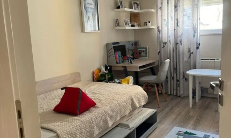 Tirane, shitet apartament 2+1+Ballkon Kati 3, 104 m² (Ali Demi, Rruga Shemsie Haka.)