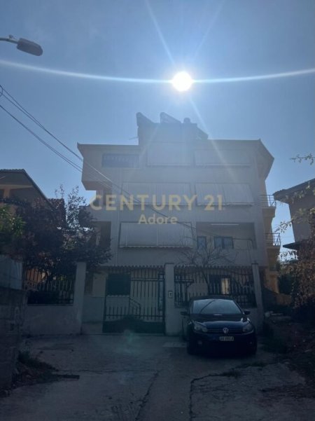 Tirane, jepet me qera apartament 2+1+Ballkon Kati 2, 112 m² 450 € (Ish Uzina e Traktorit, Shkozë)