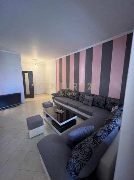 Tirane, jepet me qera apartament 2+1+Ballkon Kati 2, 112 m² 450 € (Ish Uzina e Traktorit, Shkozë)
