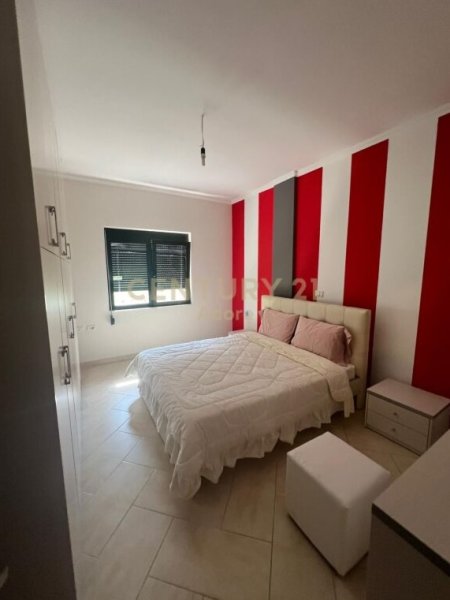 Tirane, jepet me qera apartament 2+1+Ballkon Kati 2, 112 m² 450 € (Ish Uzina e Traktorit, Shkozë)