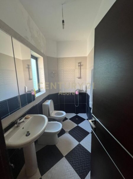 Tirane, jepet me qera apartament 2+1+Ballkon Kati 2, 112 m² 450 € (Ish Uzina e Traktorit, Shkozë)