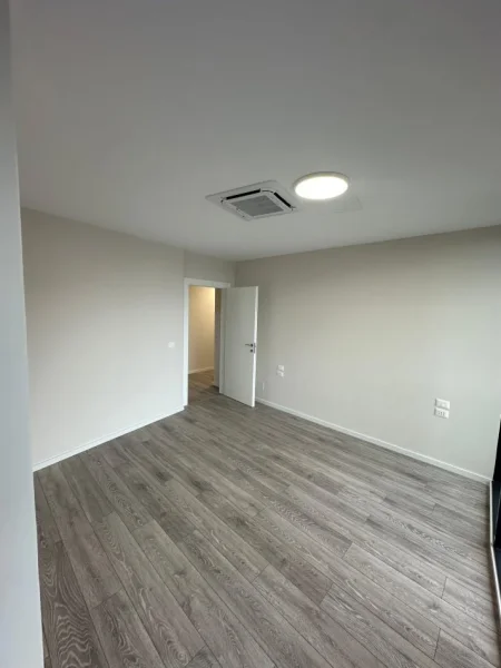 Tirane, jepet me qera zyre Kati 3, 121 m² 1.200 € (Rruga e Kosovareve)
