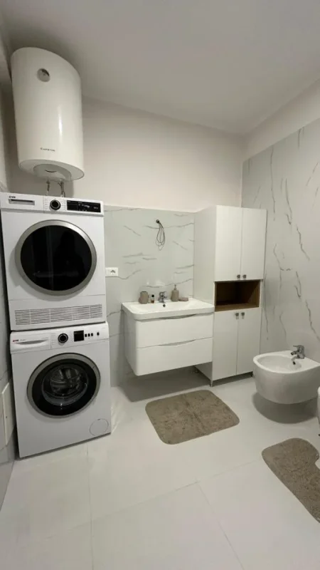 Tirane, jepet me qera apartament 1+1+Ballkon Kati 5, 75 m² 750 € (SHKOLLA E BALETIT)