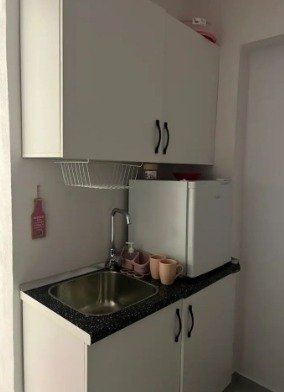 Tirane, jepet me qera apartament 1+1 Kati 1, 40 m² 400 € (Rruga e Durresit)
