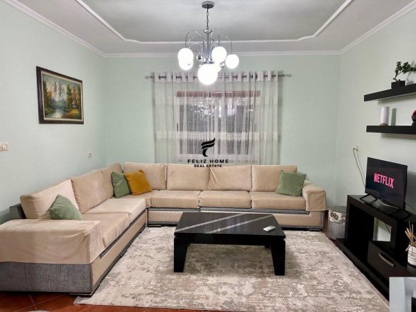 Tirane, jepet me qera apartament 2+1 Kati 1, 140 m² 400 € (PORCELANI)