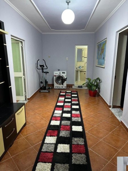 Tirane, jepet me qera apartament 2+1 Kati 1, 140 m² 400 € (PORCELANI)