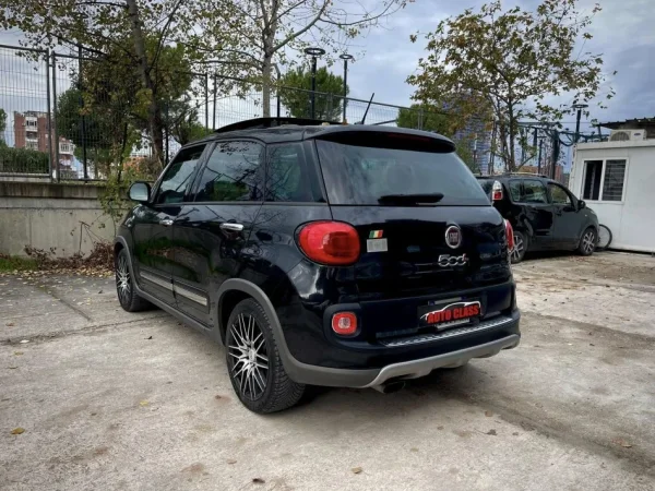 Tirane, shes makine FIAT 500 L Benzin, e zeze automatik Klima 166.000 km 1 €