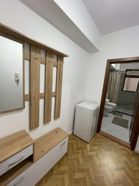 Tirane, jepet me qera garsonier 1+1 Kati 2, 40 m² 500 € (bllok)