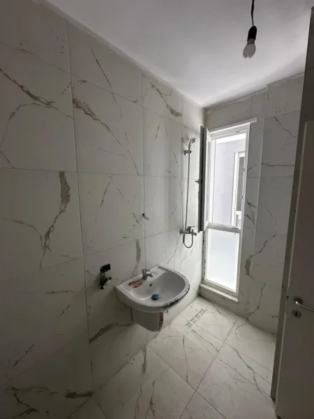 Tirane, shitet apartament 2+1+Ballkon Kati 5, 109 m² 103.550 € (univers city)