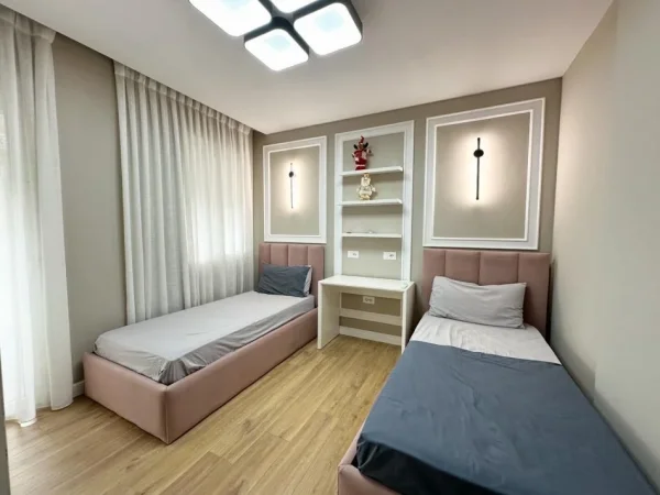 Tirane, shitet apartament 2+1+Ballkon Kati 4, 105 m² 219.999 € (Kopshti Zoologjik)