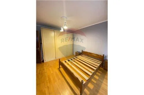 Tirane, jepet me qera apartament 1+1 , 550 € (Qender)