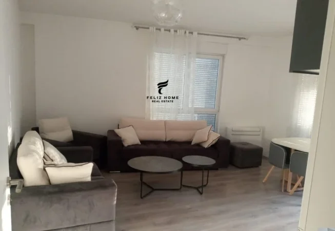 Tirane, jepet me qera apartament 2+1 Kati 8, 97 m² 600 € (21 DHJETORI)