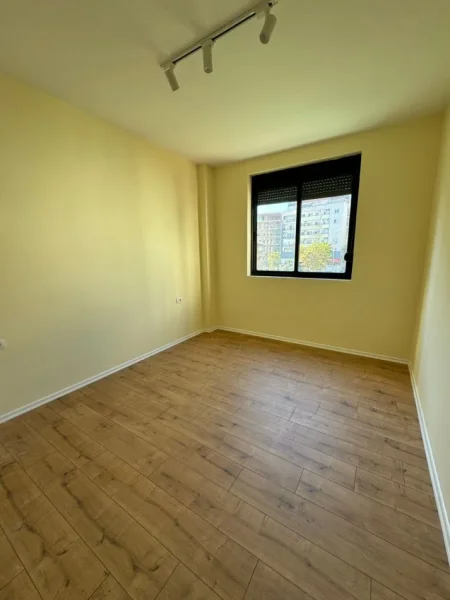 Durres, shitet apartament 2+1+Aneks+Ballkon Kati 2, 84 m² 98.000 € (Rruga Pavaresia)