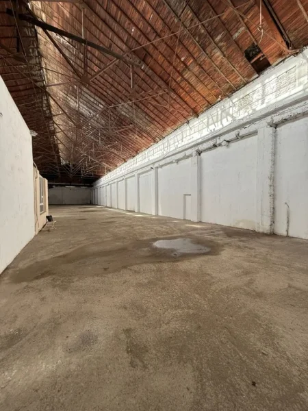 Durres, jepet me qera ambjent biznesi , 700 m² 1.200 € (Shkozet)